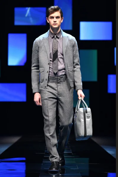 Look 10